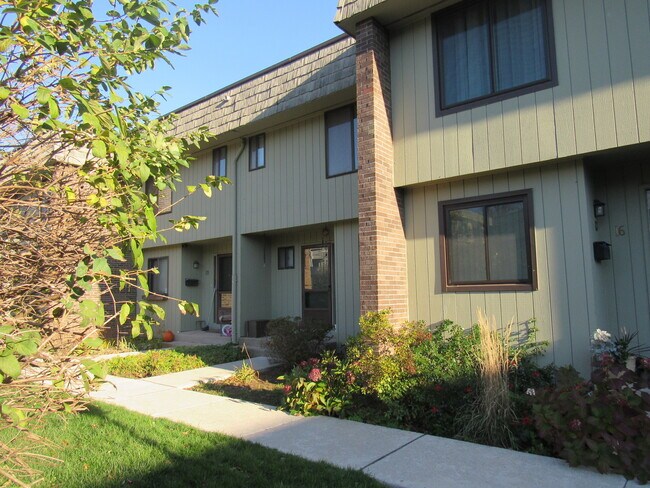 Primary Photo - 18 Magnolia Hill Ct