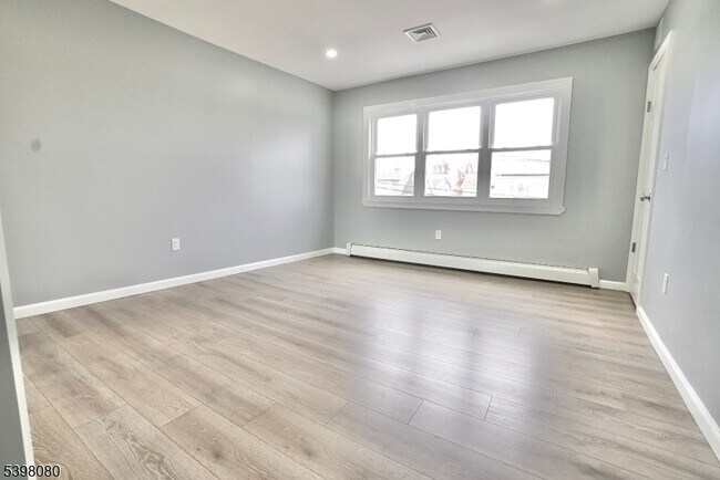 Building Photo - 60 Sidney St