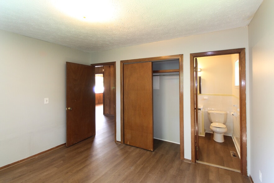 Building Photo - 1940 Harris Rd