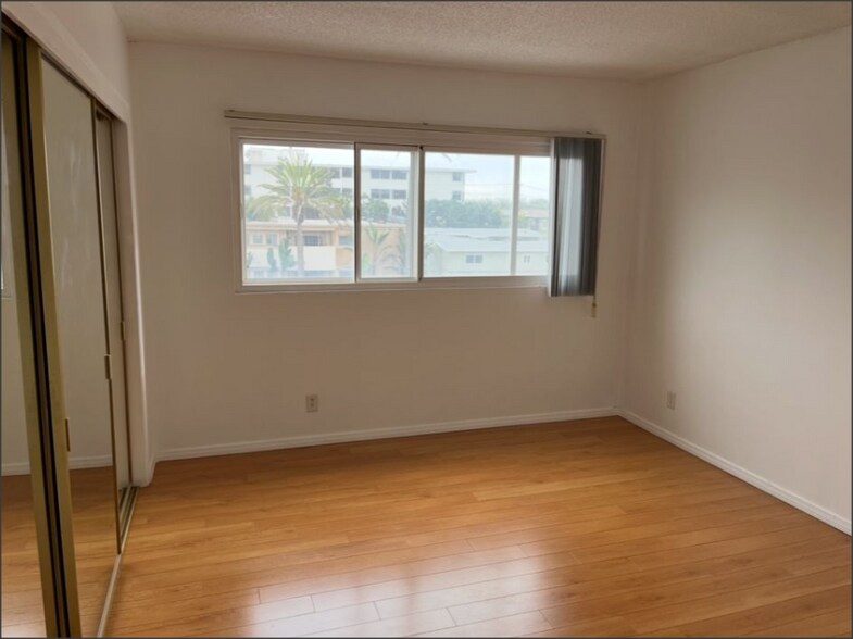 Building Photo - 8315 W Manchester Ave