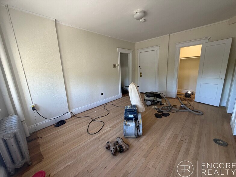 Building Photo - 2 Charlesgate W