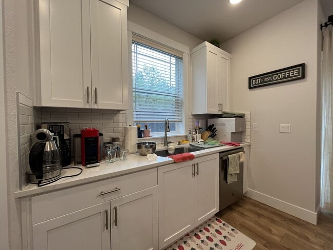 Building Photo - Open Concept 4BR Home with Island Seating, Loft & Spacious Living Room