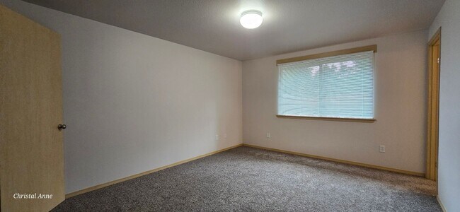 Building Photo - 3 Bedroom 2 bath in Lake Limerick