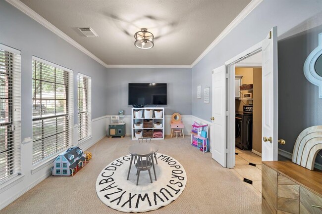 Building Photo - 13002 Golden Rainbow Dr