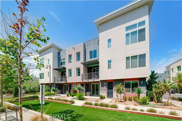 Building Photo - 221 Steely