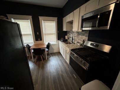 Building Photo - 1955 E 120th St