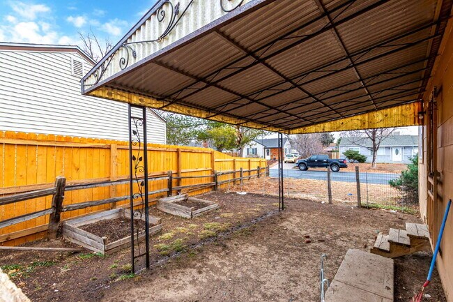 Building Photo - 981 Lansing St