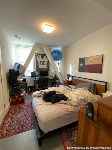 Building Photo - 659 Massachusetts Ave