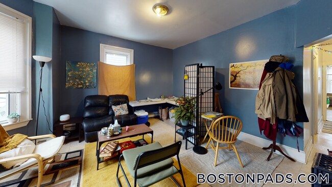 Building Photo - 36 Mozart St