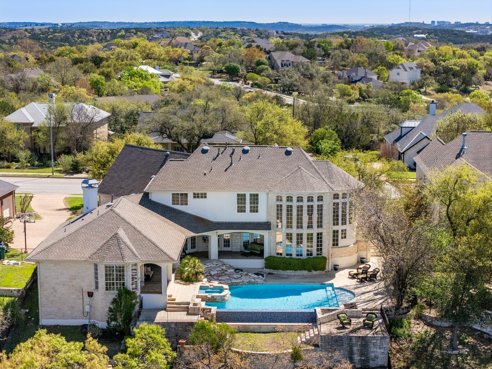 Building Photo - 9805 Big View Dr