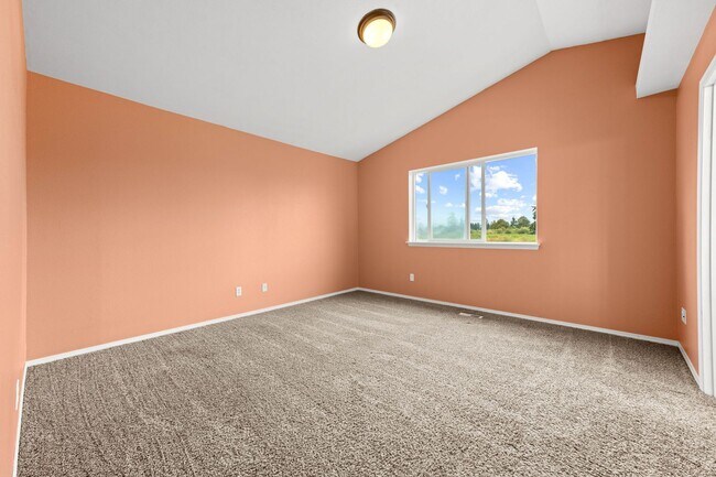 Building Photo - 16640 Rainier View Dr SE
