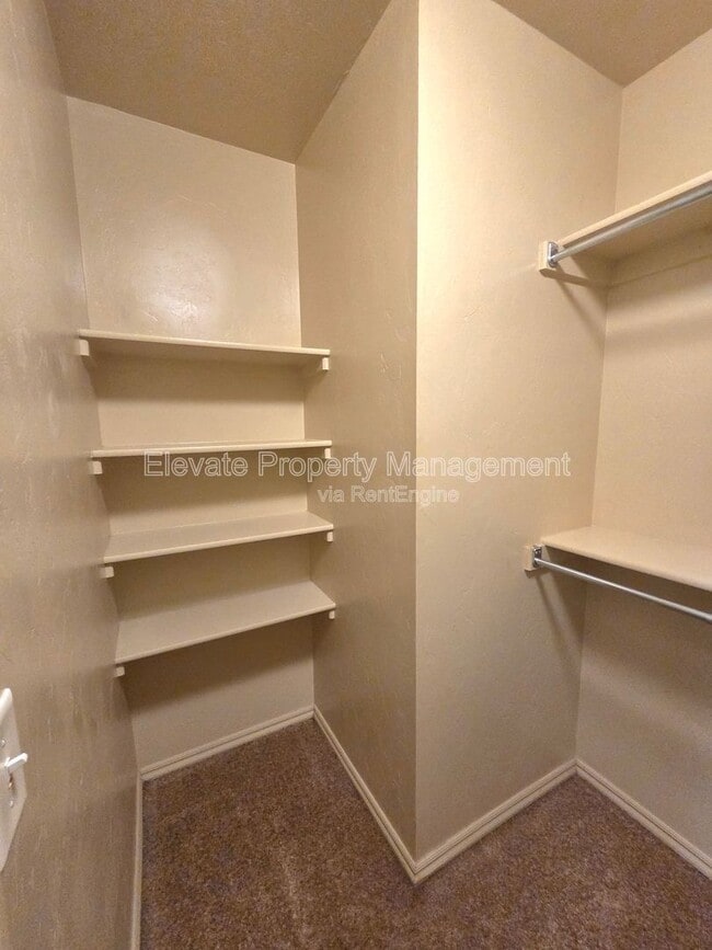 Building Photo - 922 West Prairie Wind Way