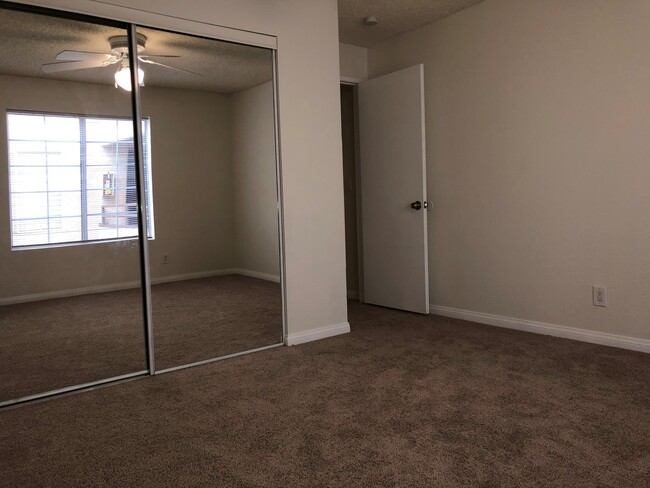 Building Photo - MOVE IN READY! 3 BEDROOM, 2 BATH CONDO IN ...