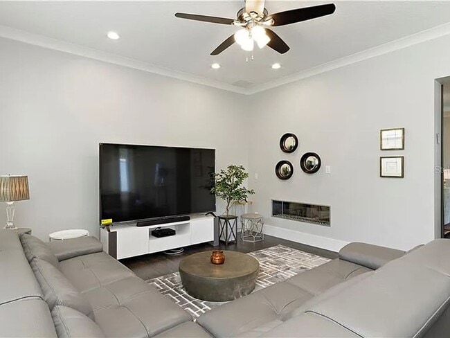 Building Photo - Exquisite 4-Bed, 5.5-Bath Executive Retrea...