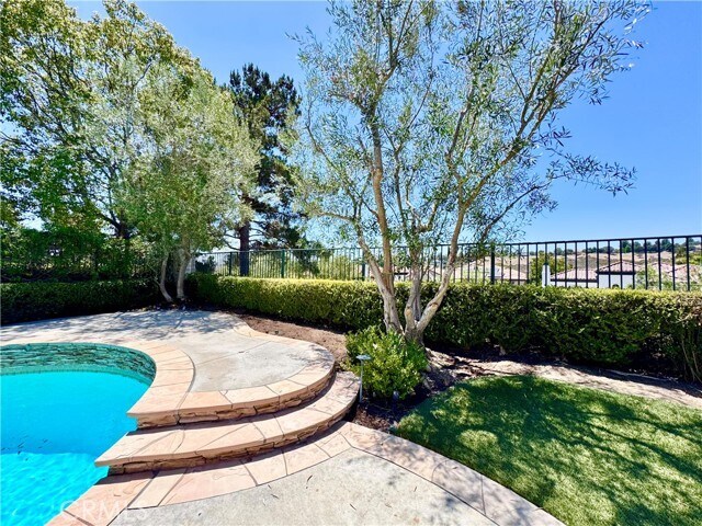 Building Photo - 5 Golden Bear Ct