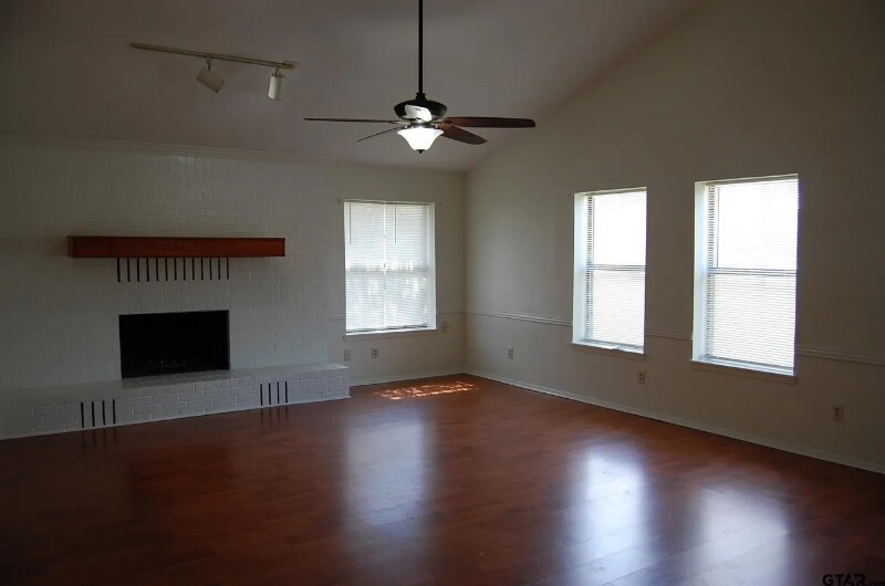 Building Photo - 16215 Carole Dr