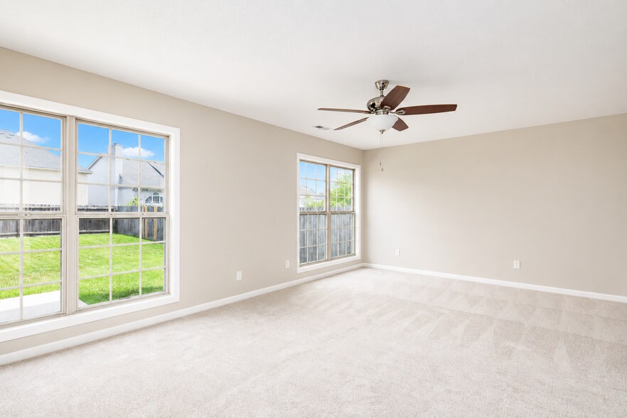 Building Photo - 565 Wellington Gardens Dr