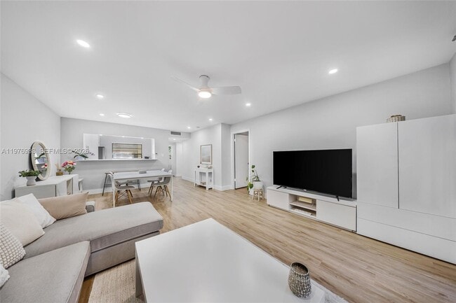 Building Photo - 130 S Cypress Rd