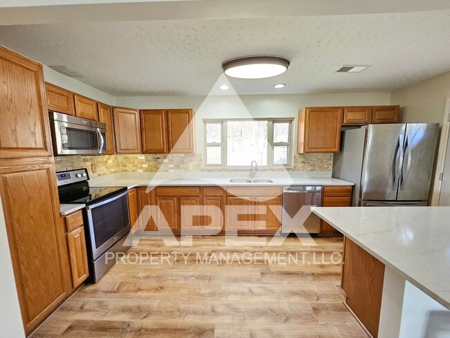 Building Photo - Spacious 4Bd – 2Ba Tri-Level Brick Home in North Knoxville!