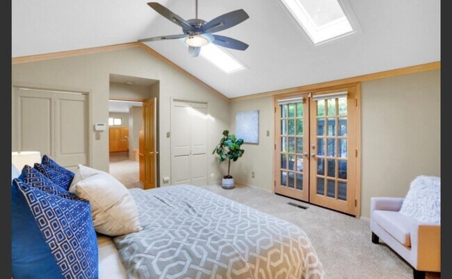 Building Photo - Beautiful and Quiet 3 bedroom 3 bath home ...