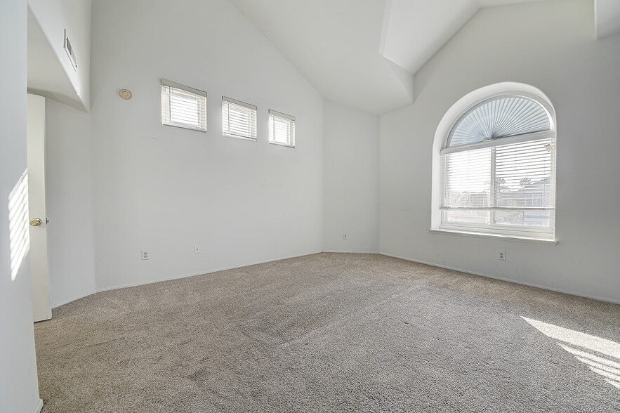 Building Photo - 17054 A Ln