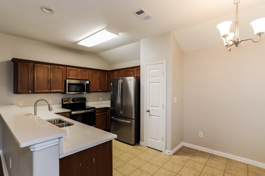 Building Photo - 713 Cedar Cove Dr