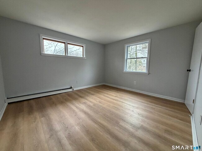 Building Photo - 164 Sycamore St