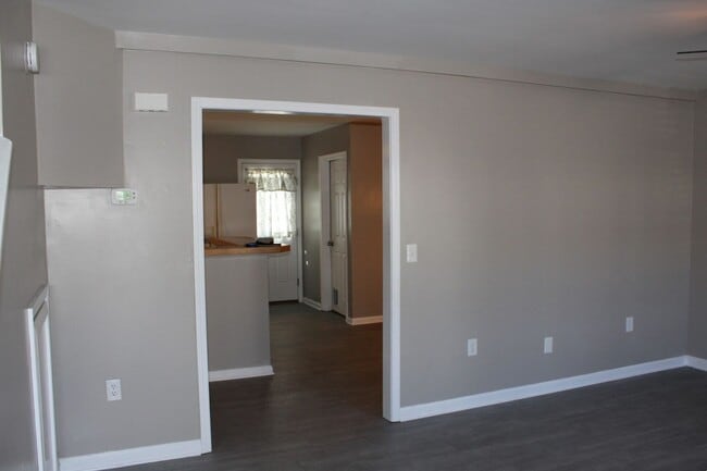 Building Photo - Modern Townhome in Havelock
