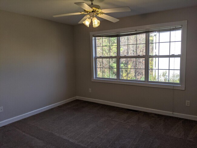 Building Photo - 130 Grande Meadow Way