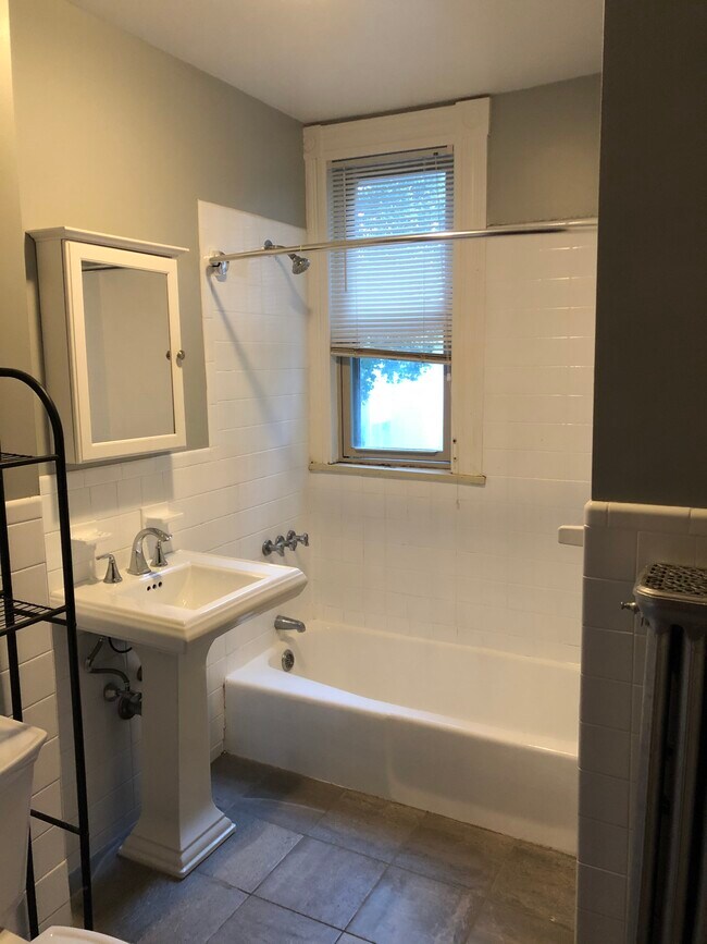 Building Photo - 72 Leicester St