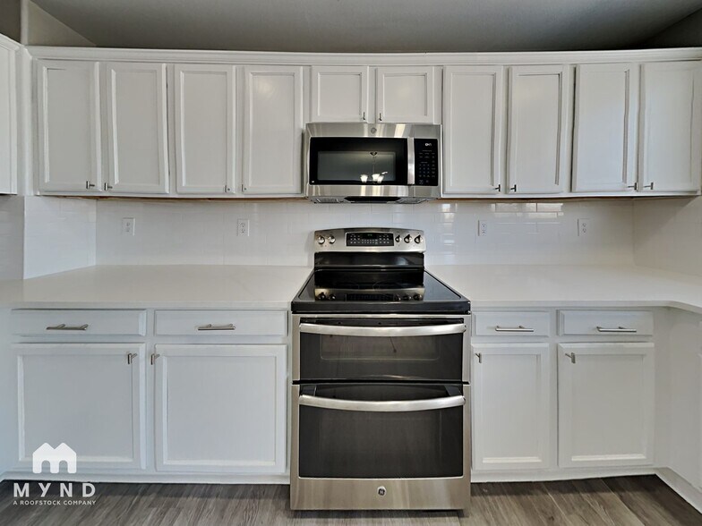 Building Photo - 5912 S Tempe Way