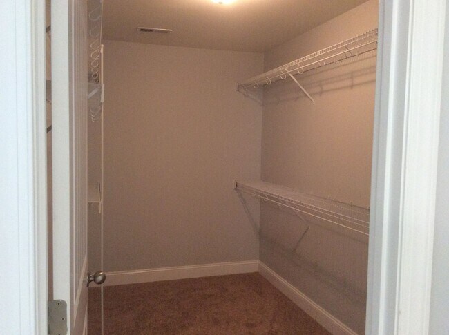 Building Photo - New Bern Family Home 3 bedroom with FROG