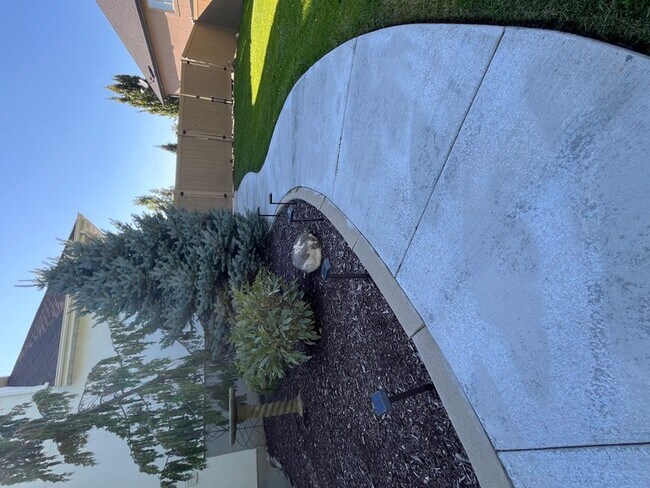 Building Photo - 404 N 1060 W