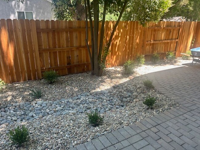 Building Photo - BRAND NEW! 3 bed 2.5 bath Right Next to UCD