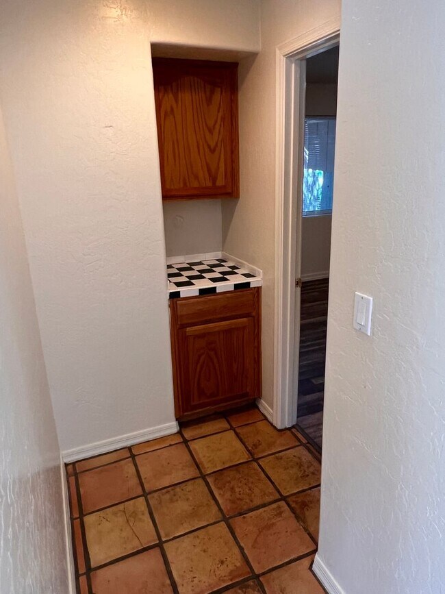 Building Photo - Tempe 2 Bed, 1 Bath Duplex Back Unit with ...
