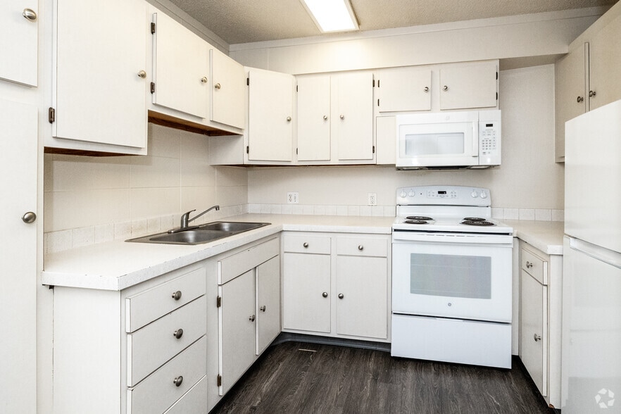 2BR, 1BA - 750SF - A - Kitchen - Bears Village