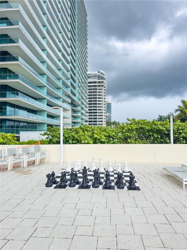 Building Photo - 10185 Collins Ave
