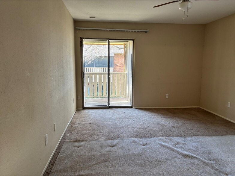 Building Photo - 5667 Birchmont Dr