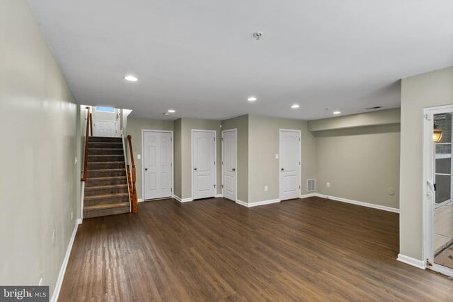 Building Photo - 7544 Stonehouse Run Dr