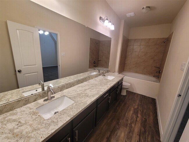 Building Photo - 2219 Bermuda Palms Dr