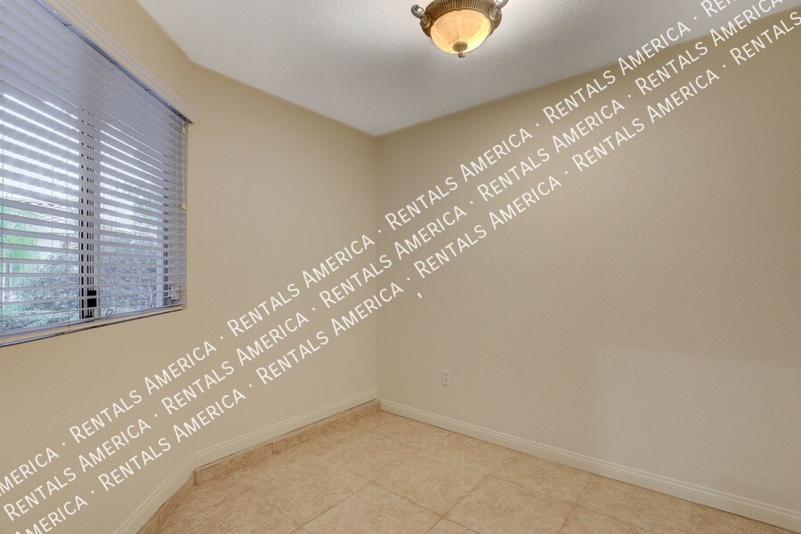 Building Photo - 8960 Echo Ridge Dr