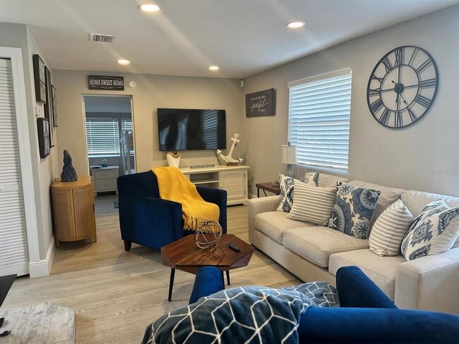 Building Photo - 244 Lexington Dr