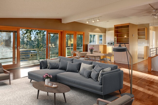 Building Photo - Hillside Bellevue Home w/ Lake Views!