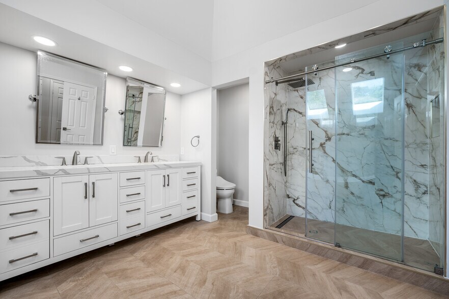 Shower - 7624 Wheatcroft Ct