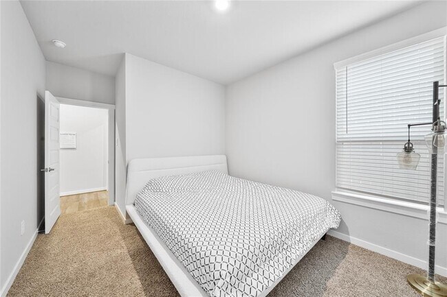 Building Photo - 28447 Halle Ray Dr