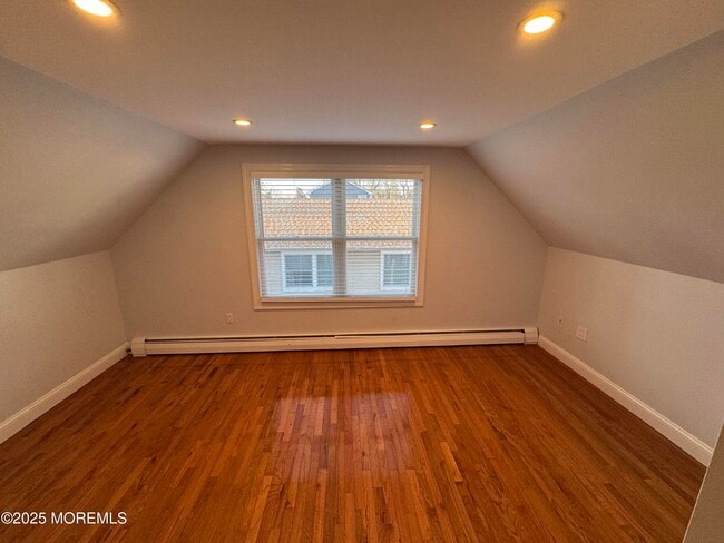 Building Photo - 28 Irongate Ln