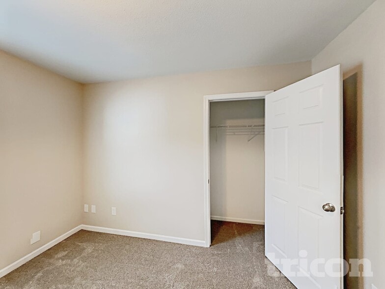 Building Photo - 2013 Kansas City Dr