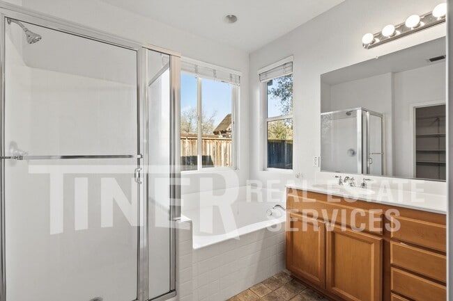 Building Photo - 7449 Thalia Ct