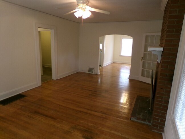 Building Photo - Spacious 3-Bedroom 2-Bathroom Home