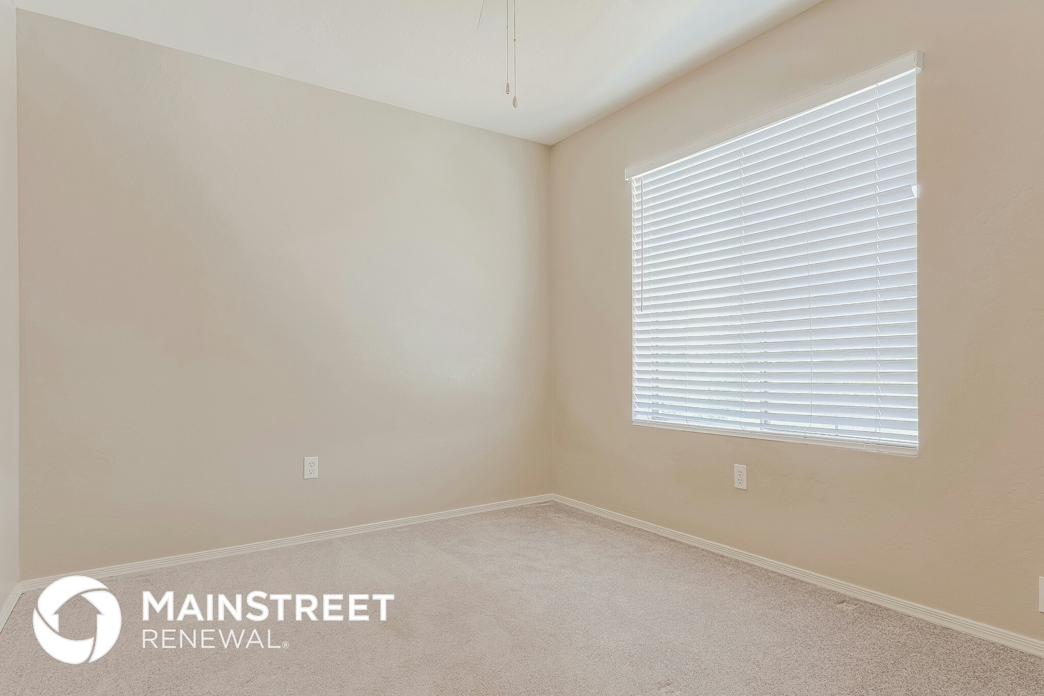 Building Photo - 5062 W Fairview St